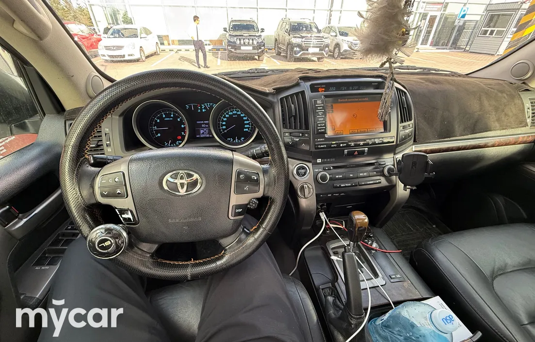 Toyota Land Cruiser 2011