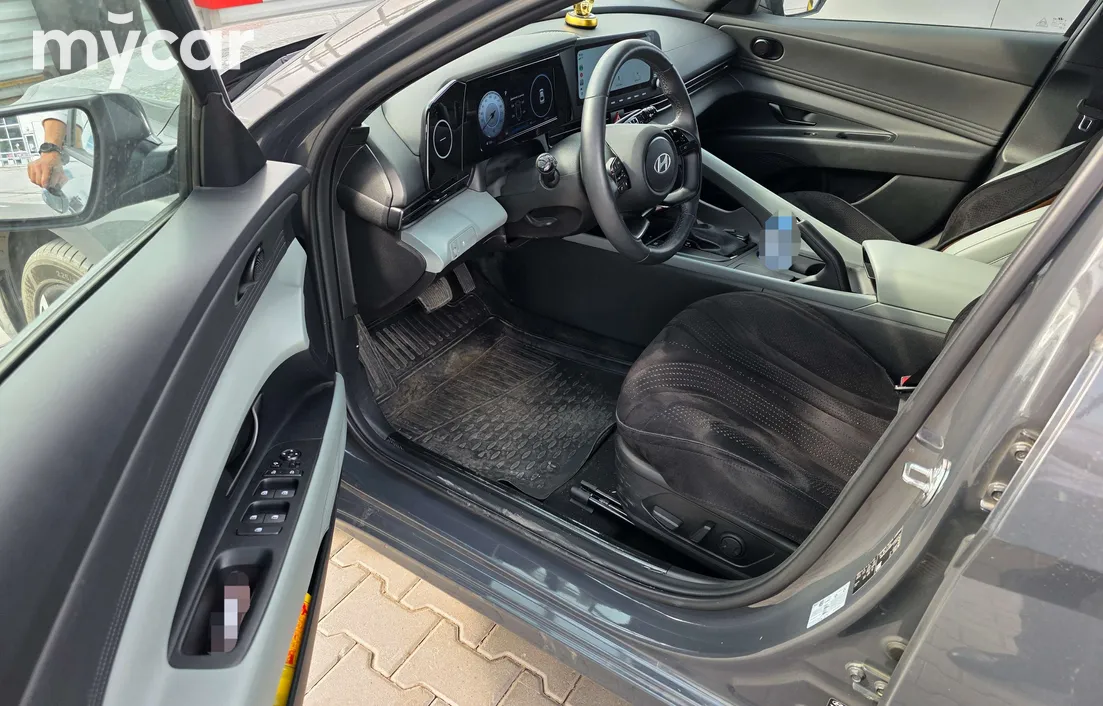 Hyundai Elantra 2024