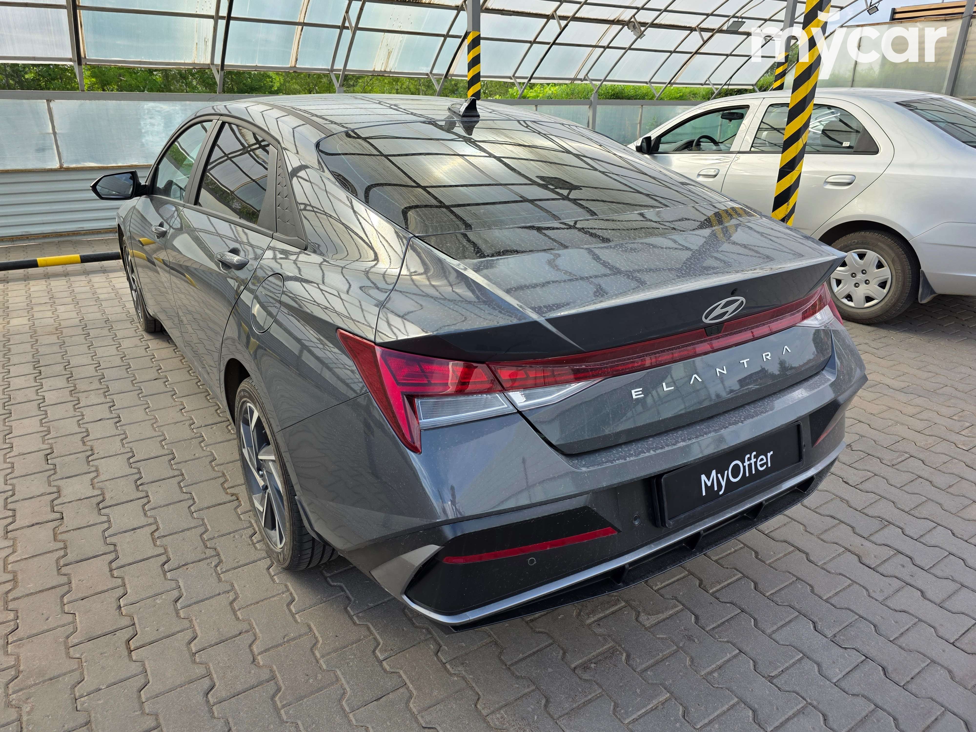 Hyundai Elantra 2024