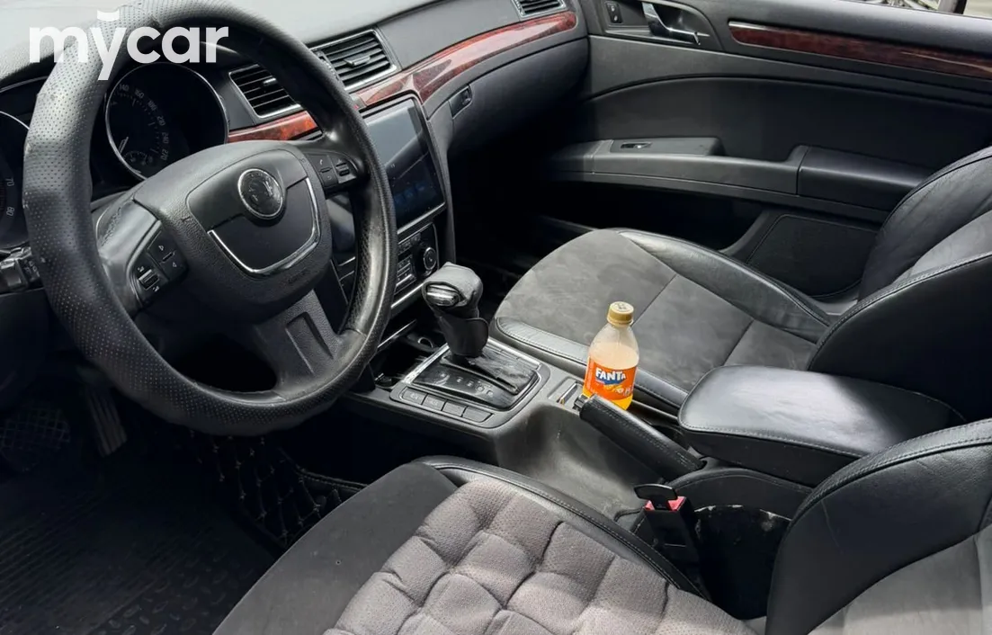 Skoda Superb 2011