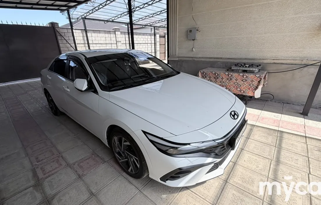 Hyundai Elantra 2024