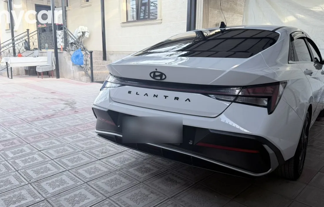 Hyundai Elantra 2024