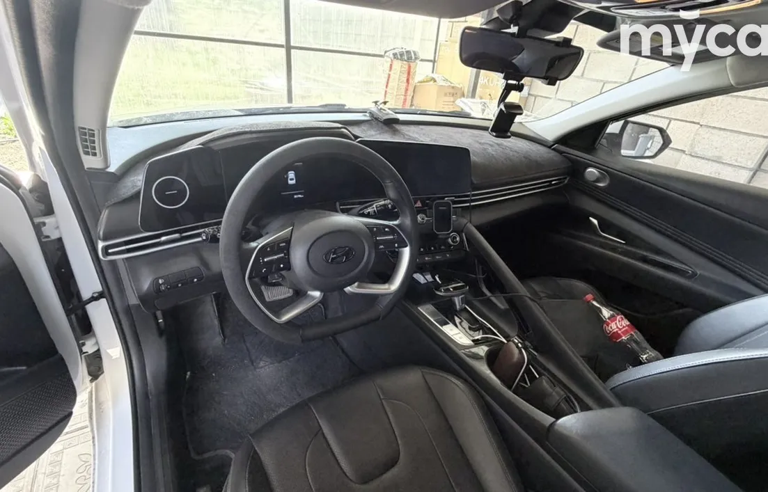 Hyundai Elantra 2024