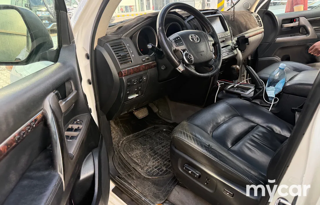 Toyota Land Cruiser 2011