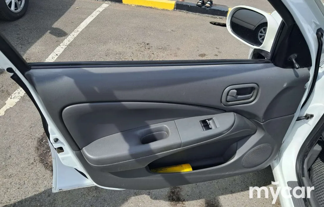 Nissan Almera 2012