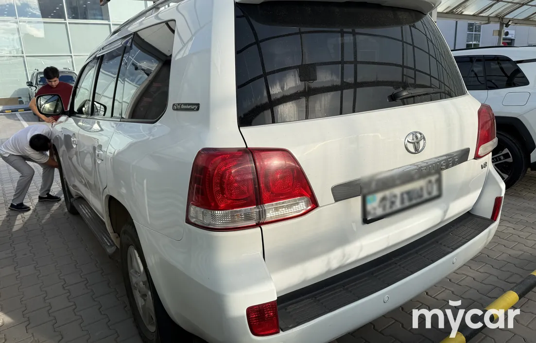 Toyota Land Cruiser 2011