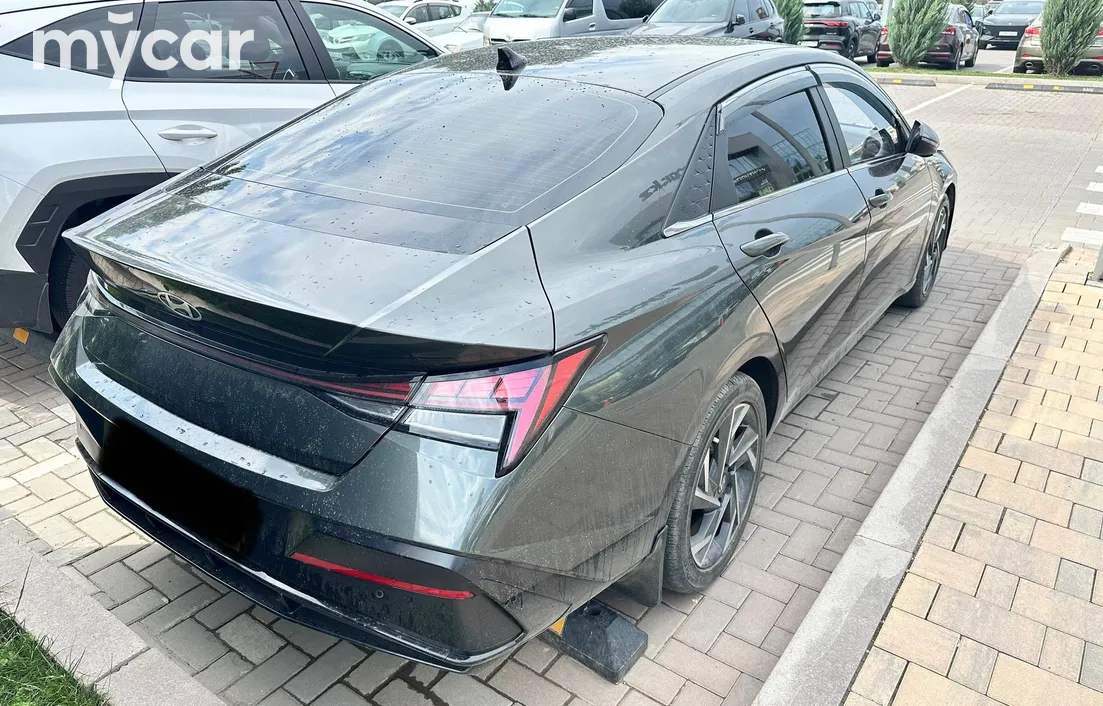 Hyundai Elantra 2024
