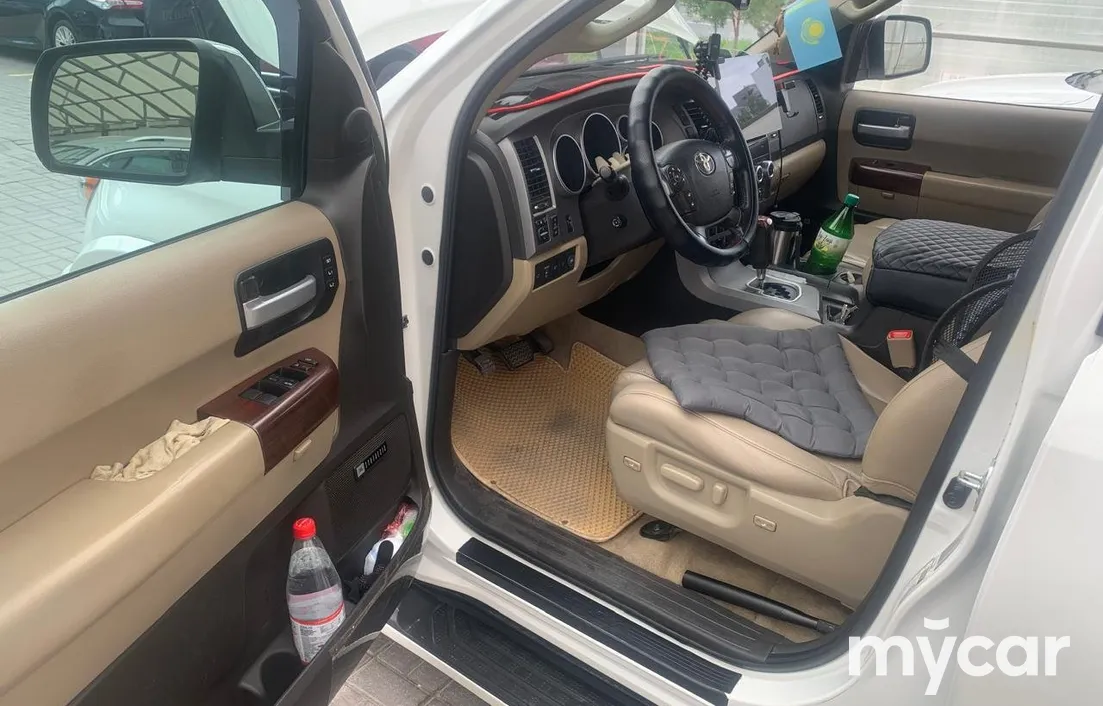 Toyota Sequoia 2010