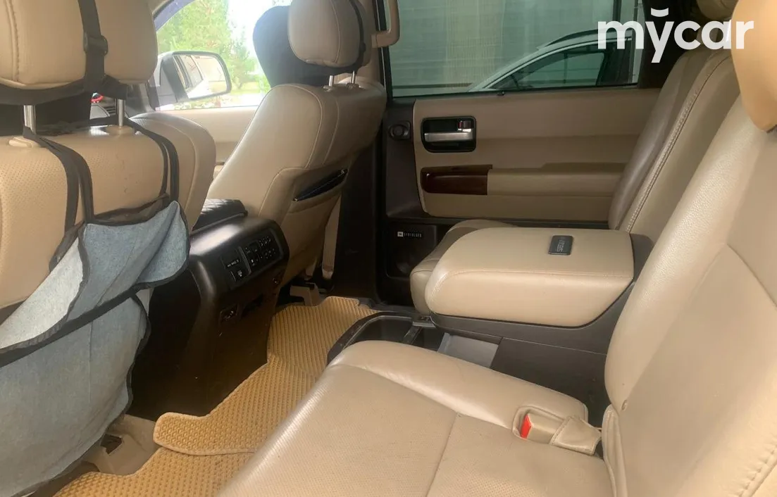 Toyota Sequoia 2010