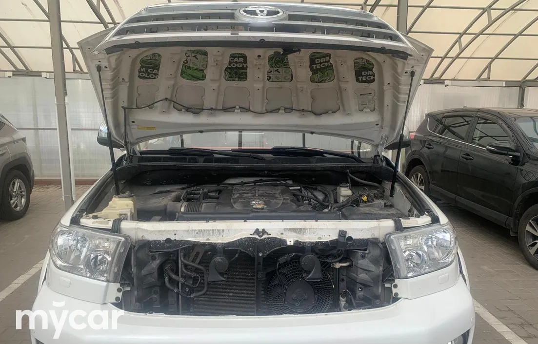 Toyota Sequoia 2010