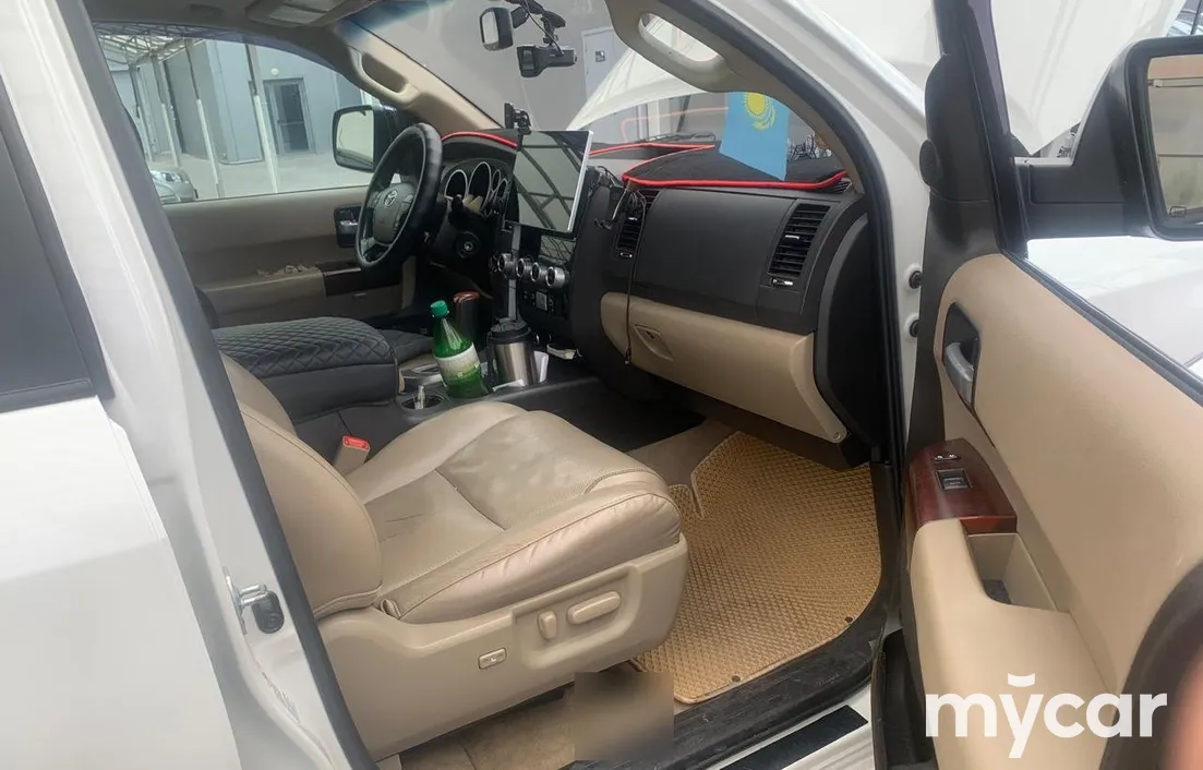 Toyota Sequoia 2010