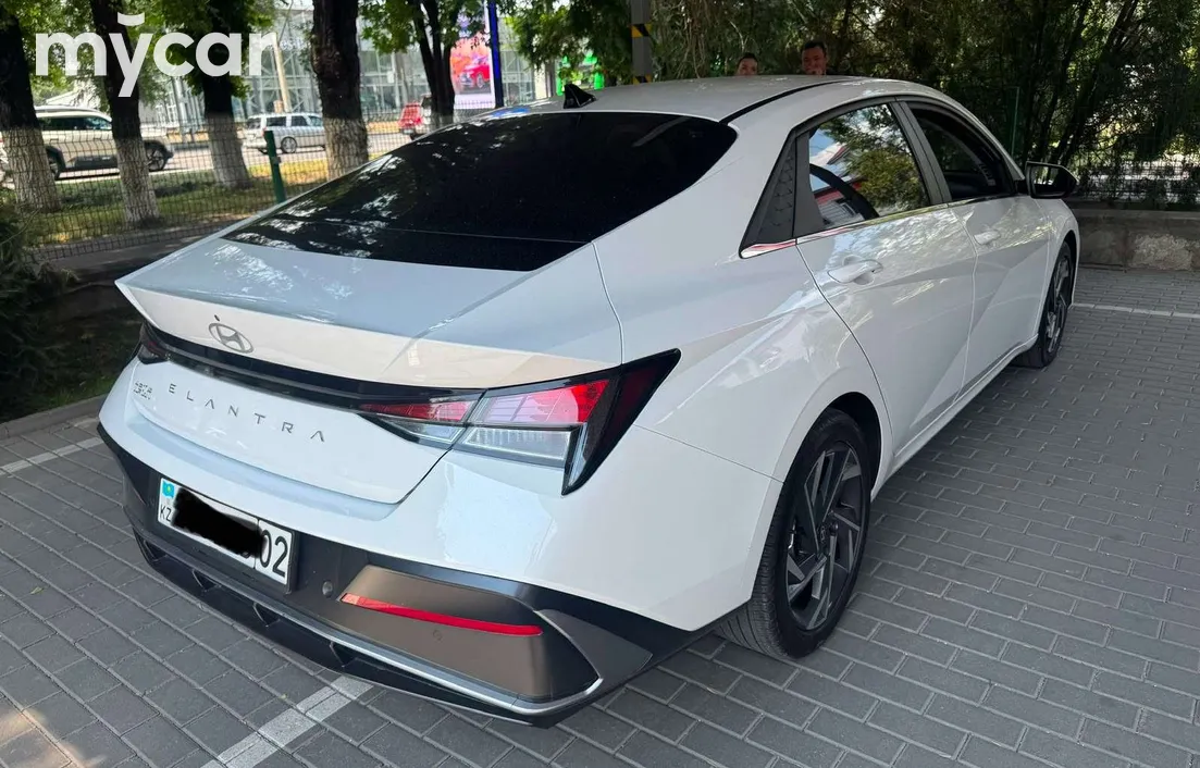 Hyundai Elantra 2024