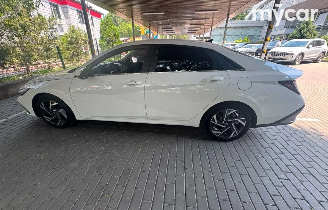 Hyundai Elantra 2024