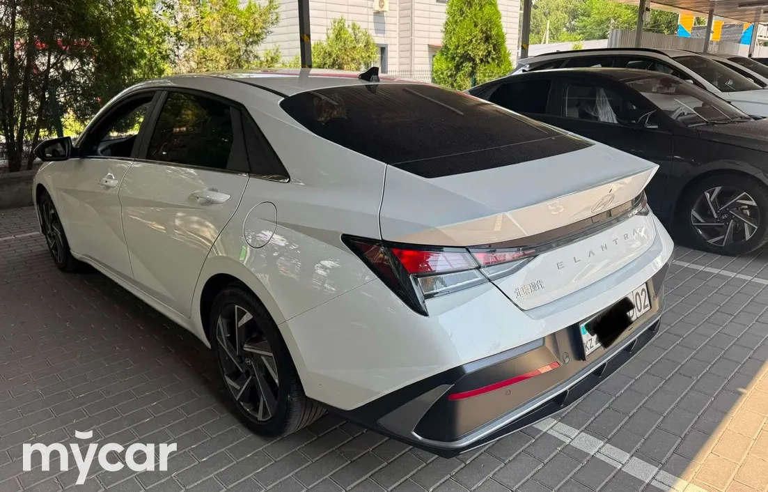 Hyundai Elantra 2024