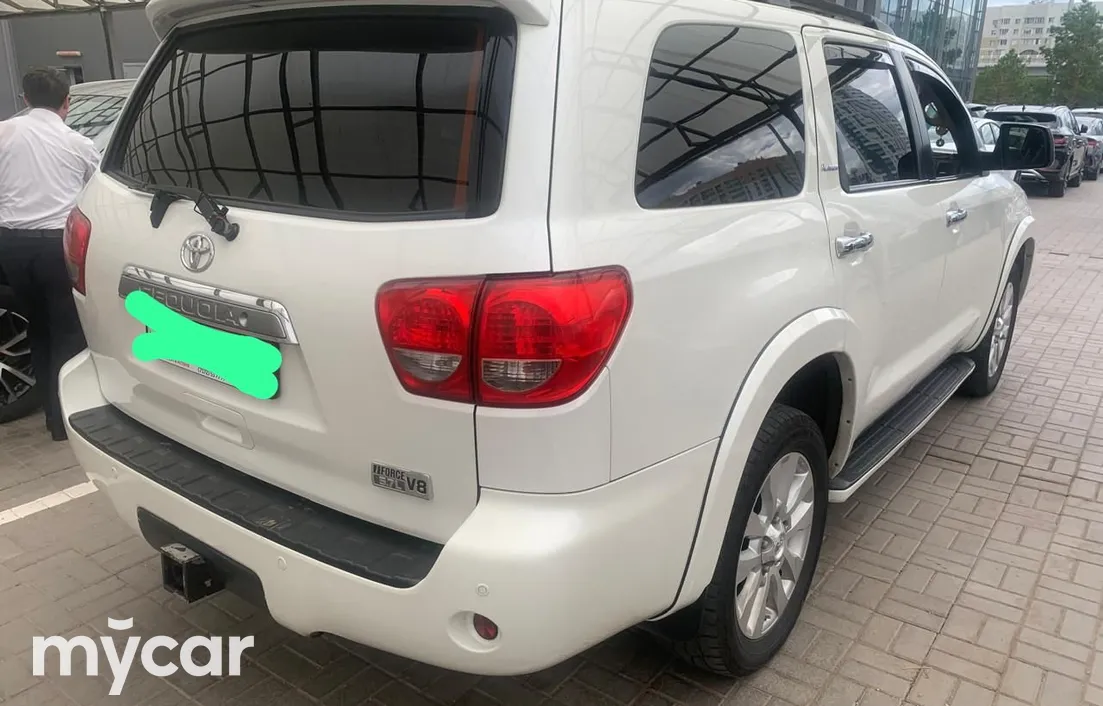 Toyota Sequoia 2010