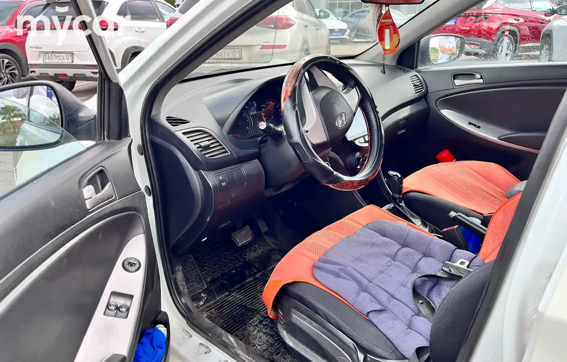 Hyundai Accent 2015