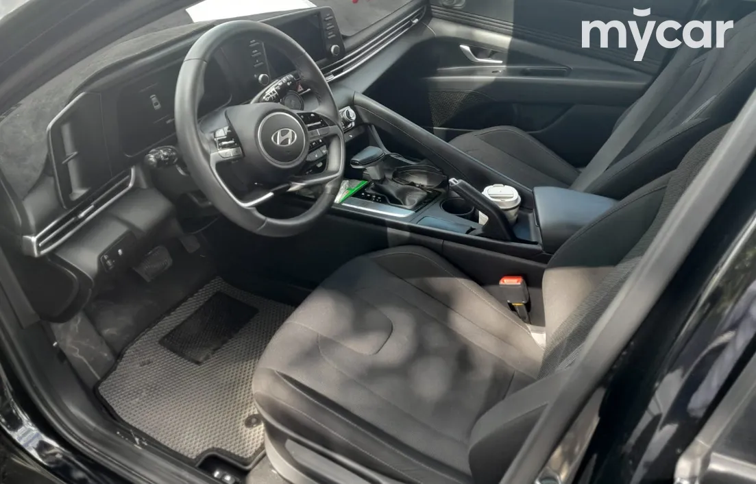 Hyundai Elantra 2025