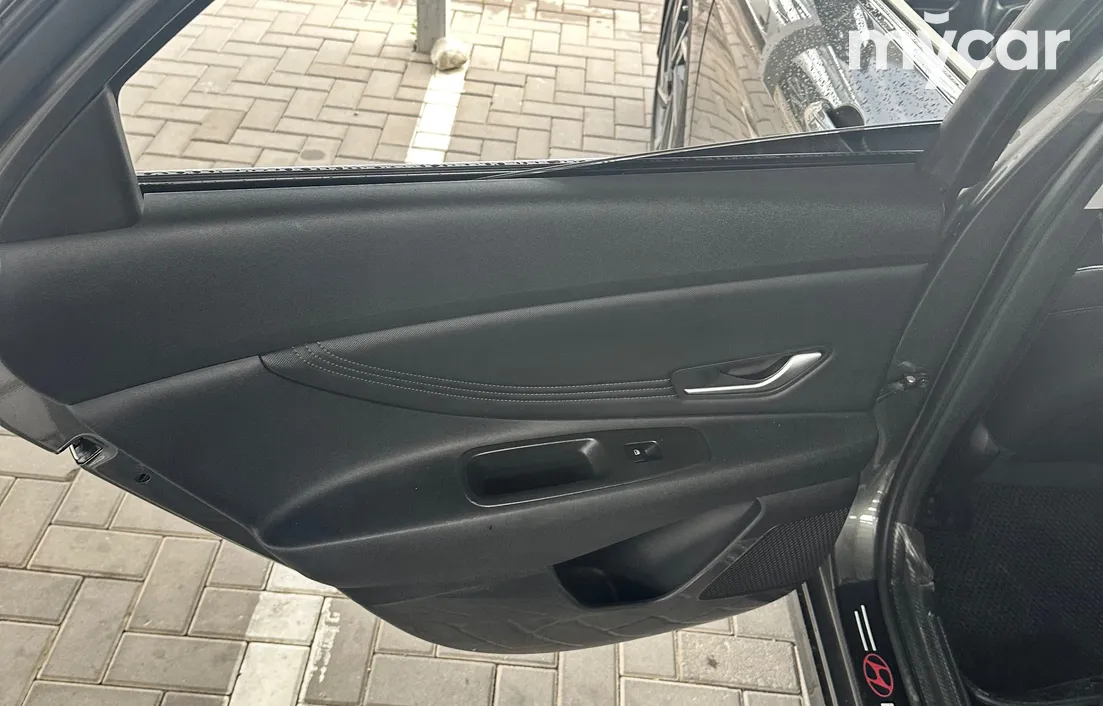 Hyundai Elantra 2024