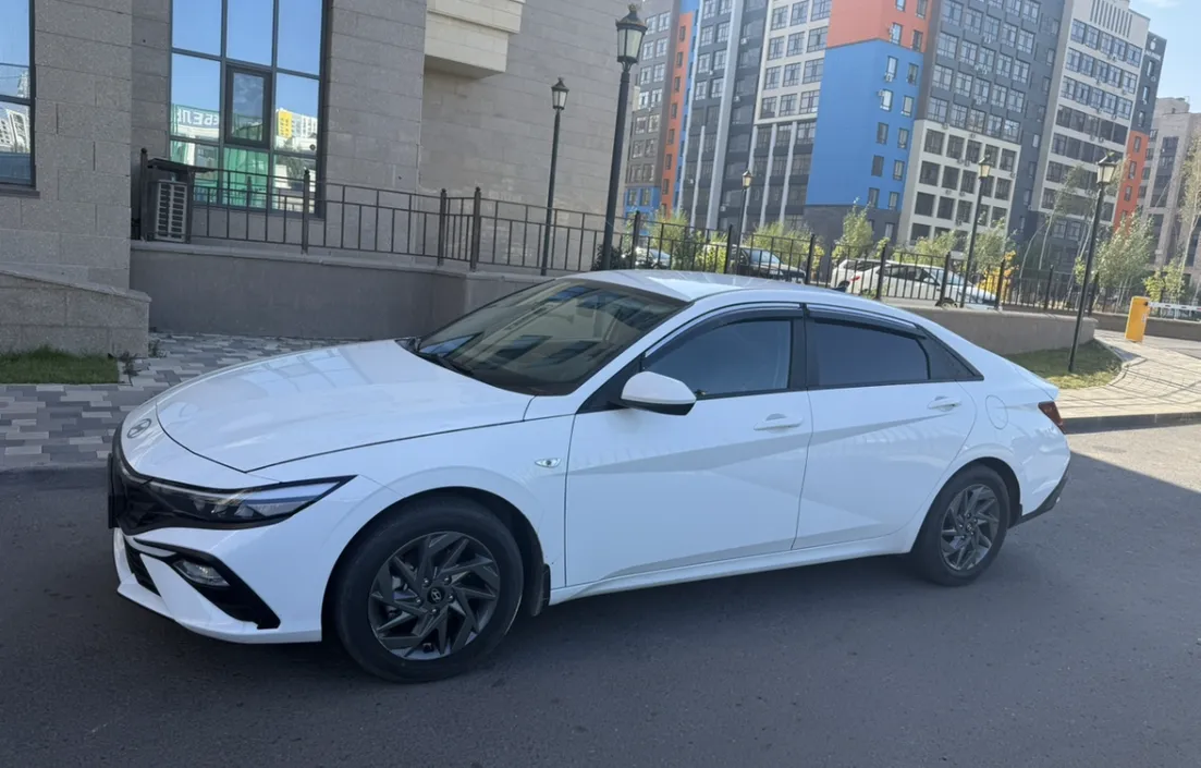 Hyundai Elantra 2023
