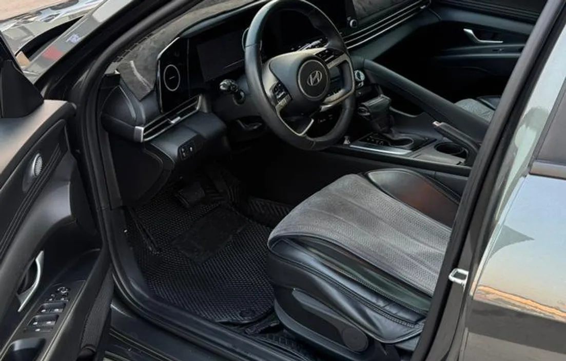 Hyundai Elantra 2023