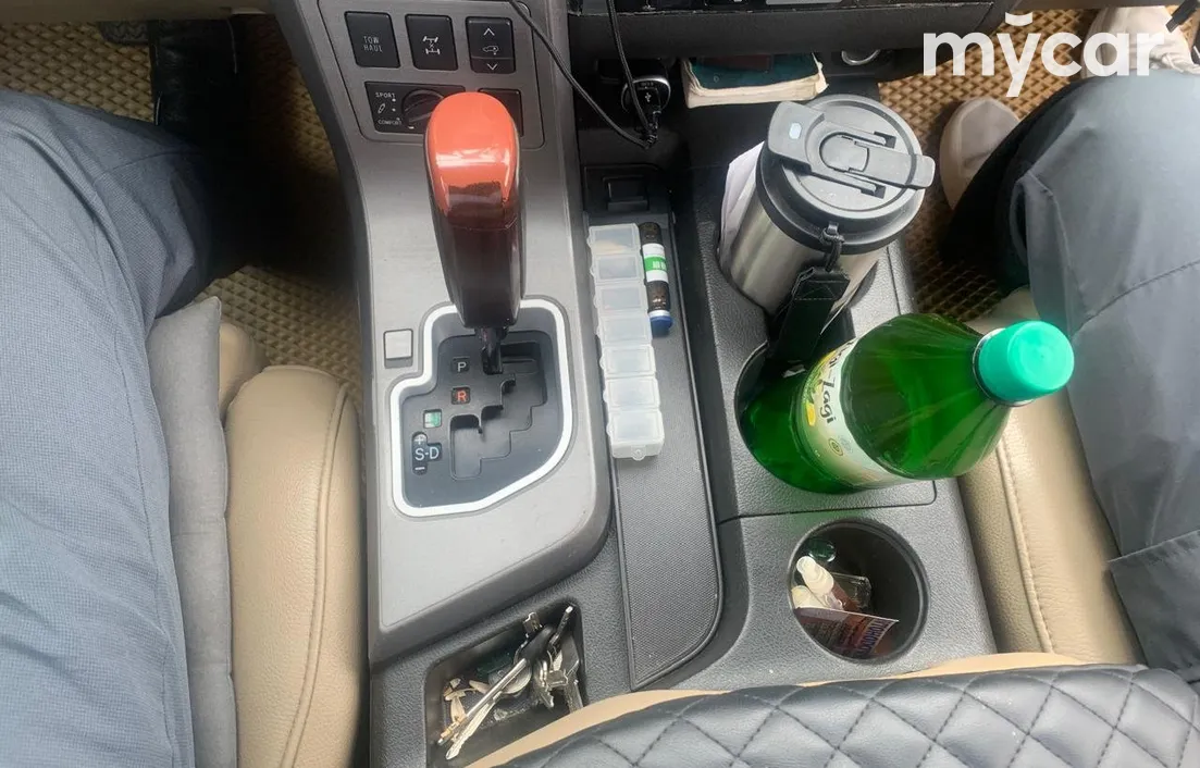 Toyota Sequoia 2010