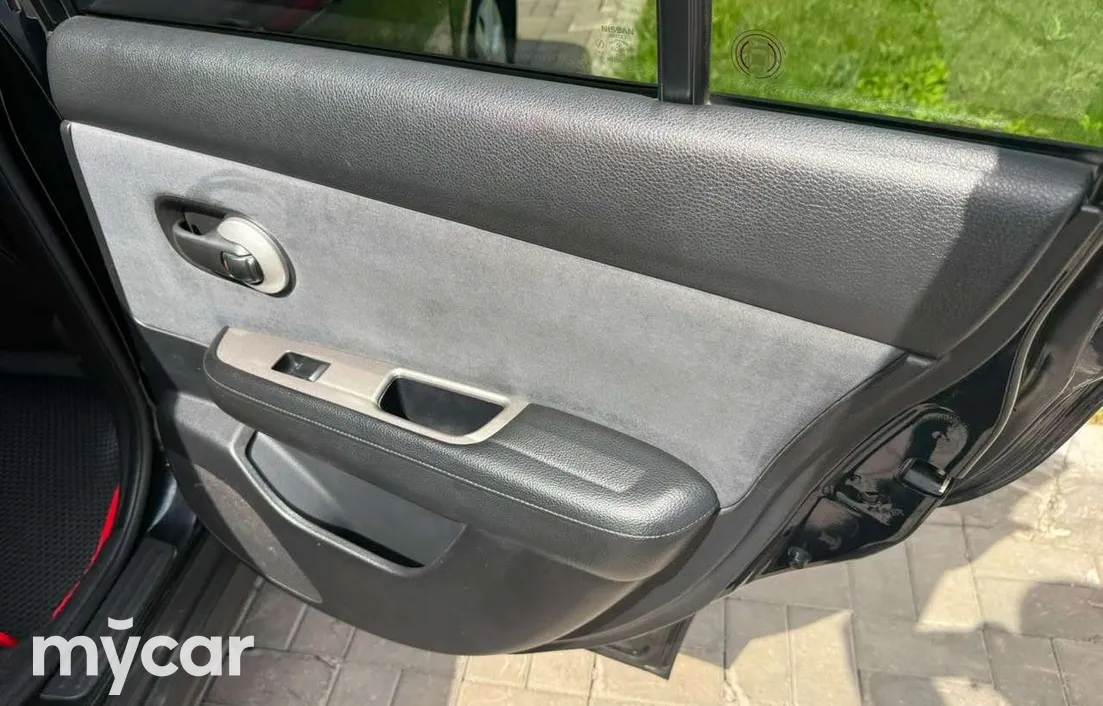 Nissan Tiida 2006