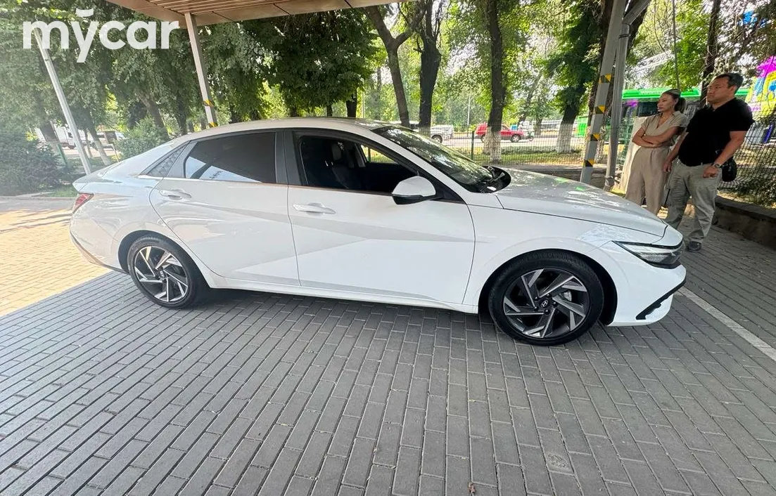 Hyundai Elantra 2024