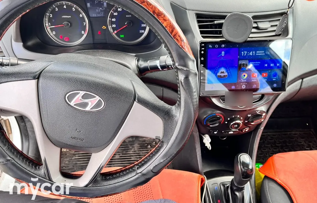 Hyundai Accent 2015
