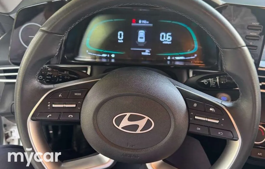 Hyundai Elantra 2024