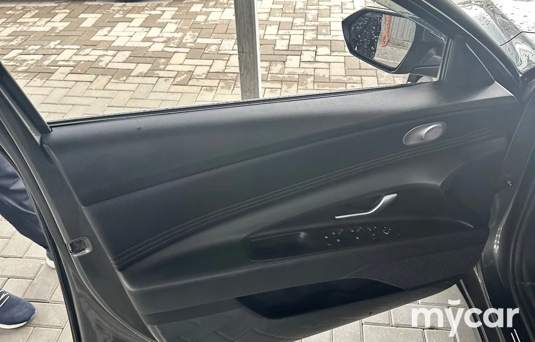 Hyundai Elantra 2024