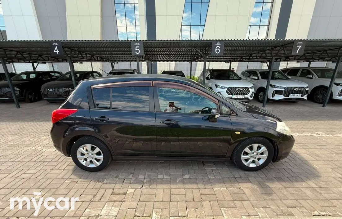 Nissan Tiida 2006