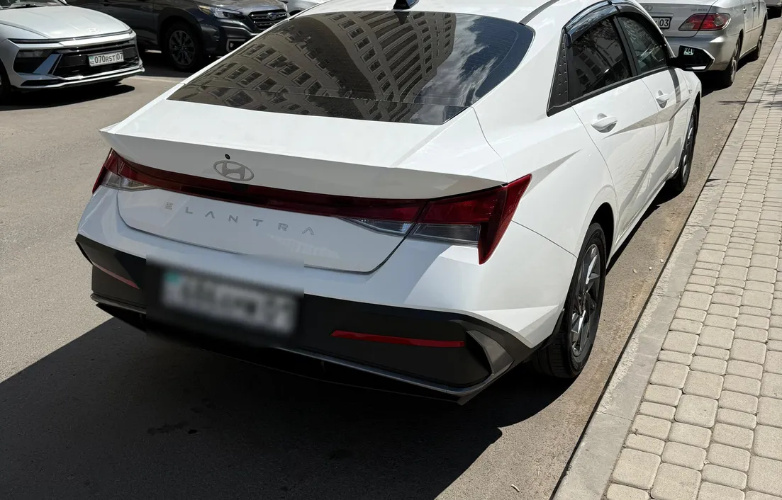Hyundai Elantra 2023