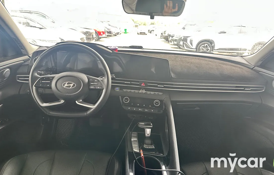 Hyundai Elantra 2024