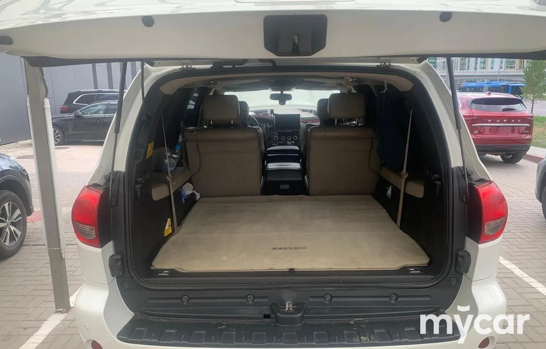 Toyota Sequoia 2010