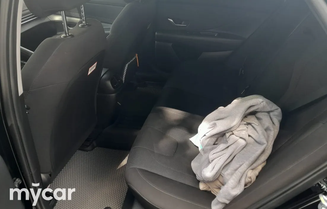 Hyundai Elantra 2025