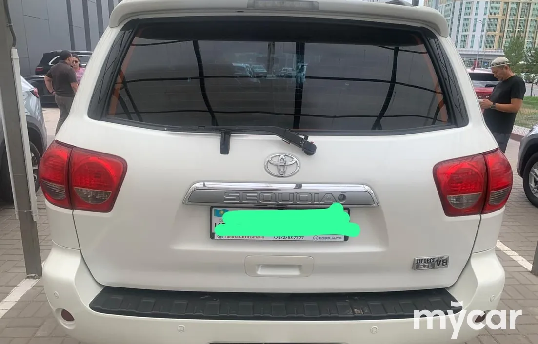 Toyota Sequoia 2010
