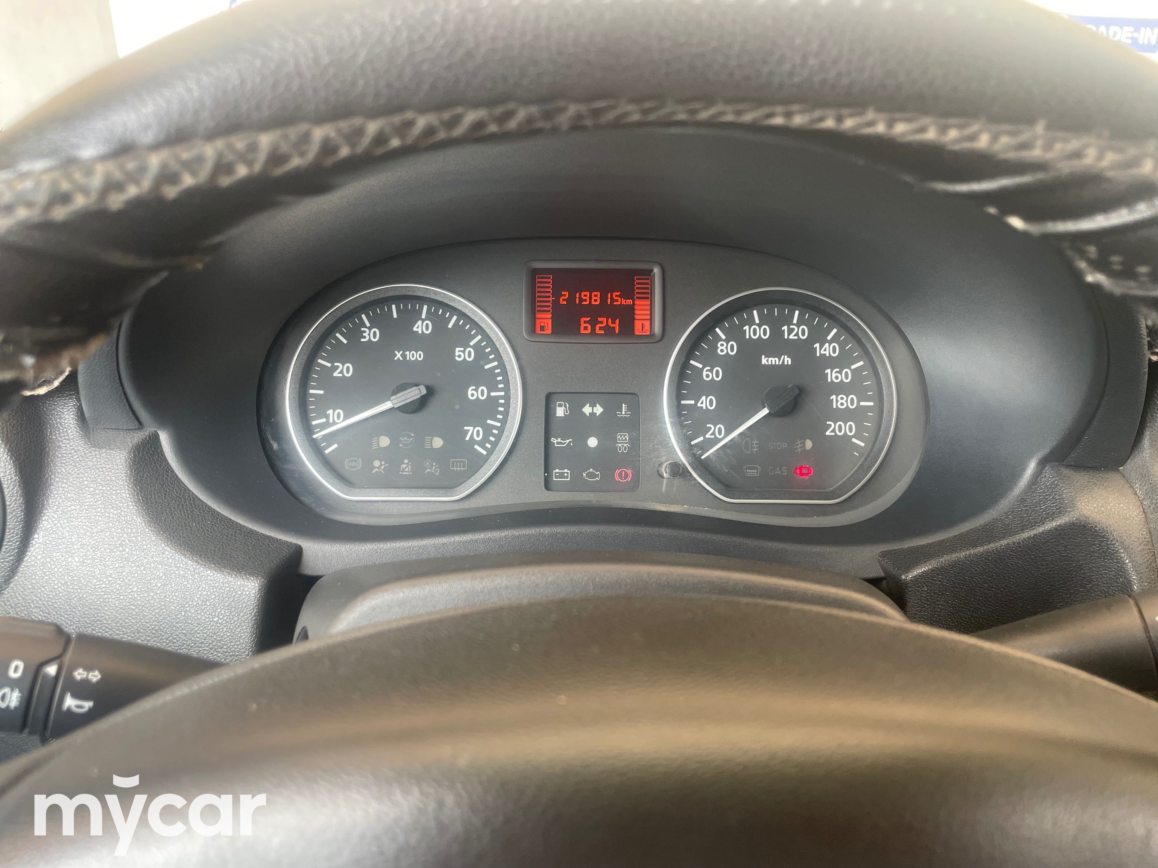 Nissan Almera 2015