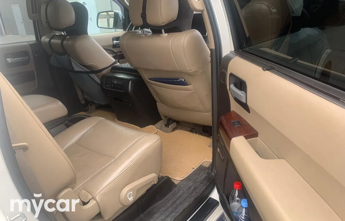 Toyota Sequoia 2010