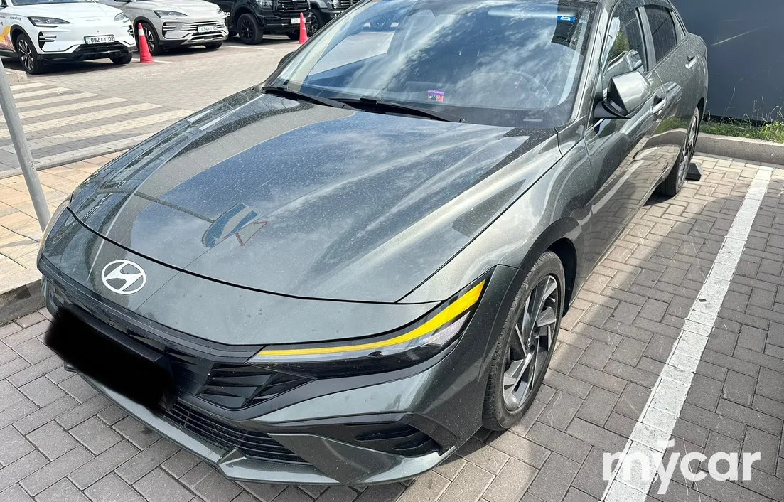 Hyundai Elantra 2024