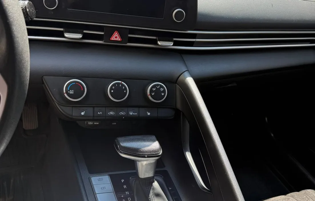 Hyundai Elantra 2023