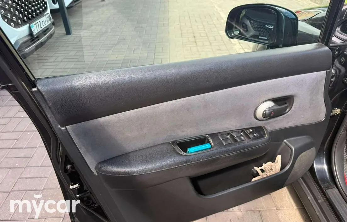 Nissan Tiida 2006