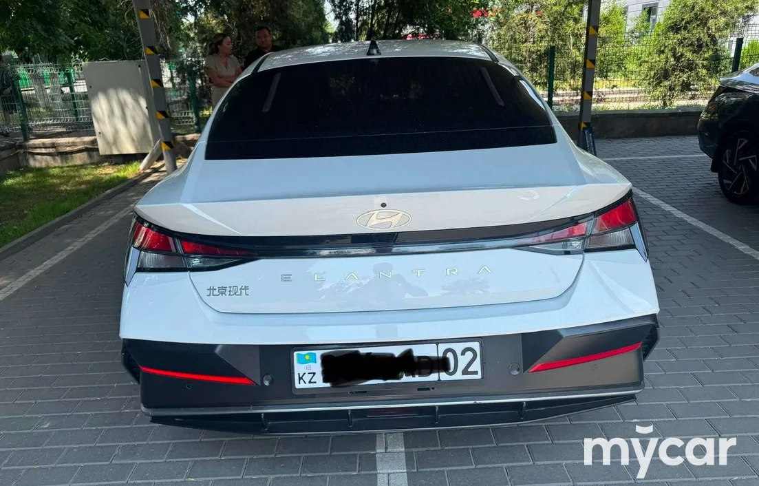 Hyundai Elantra 2024