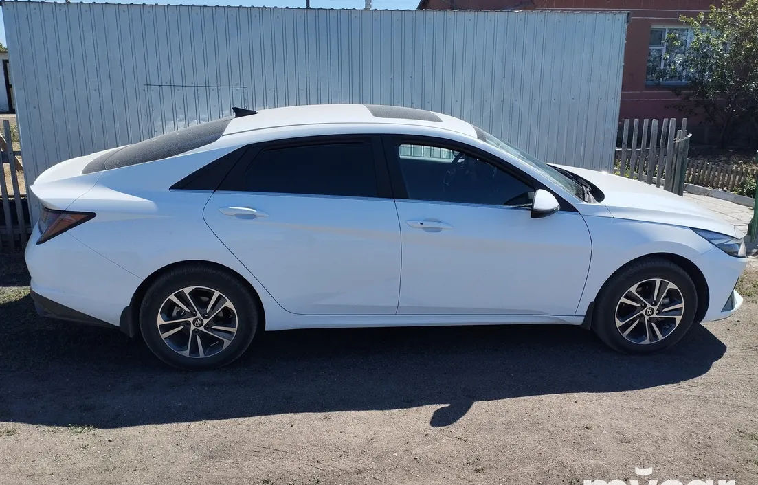 Hyundai Elantra 2022