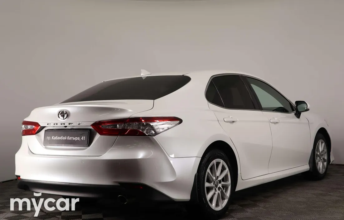 Toyota Camry 2021