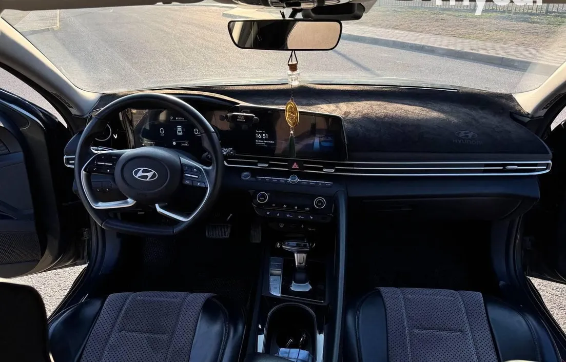 Hyundai Elantra 2023
