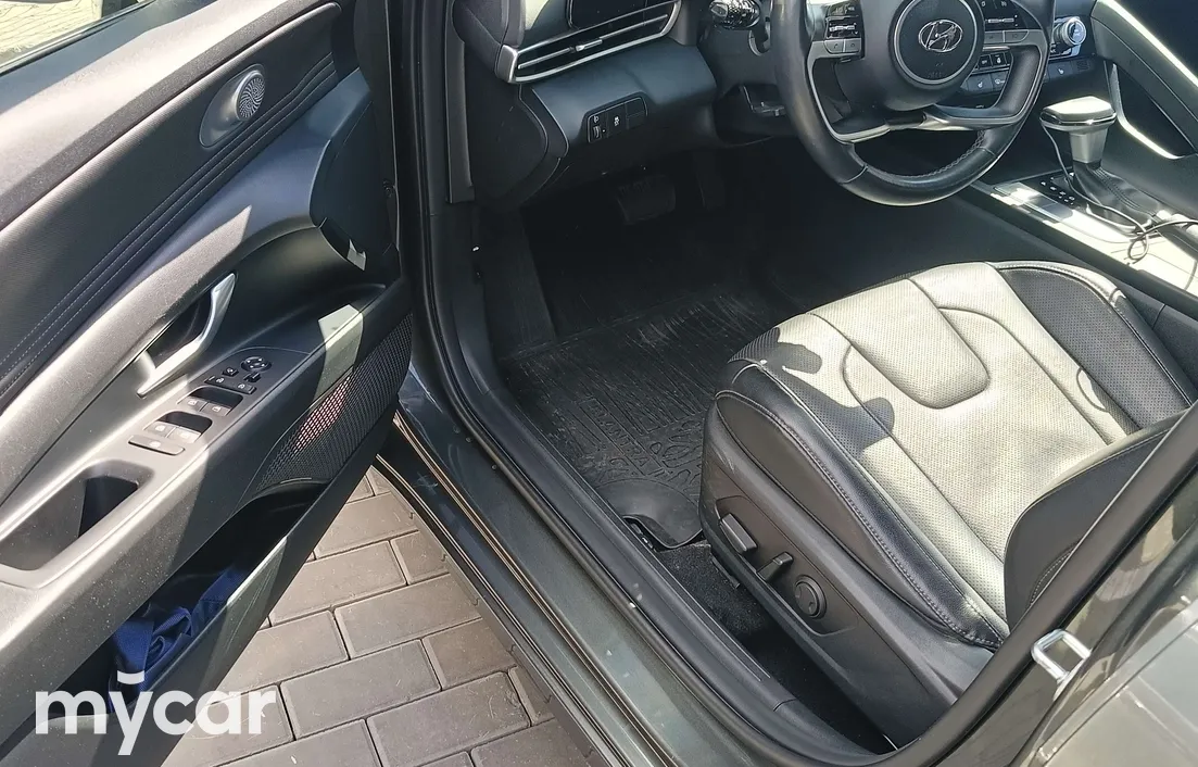 Hyundai Elantra 2023
