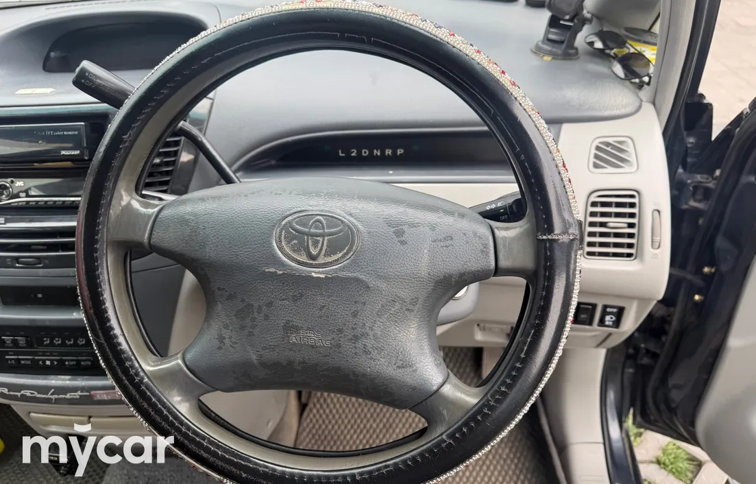 Toyota Nadia 1999