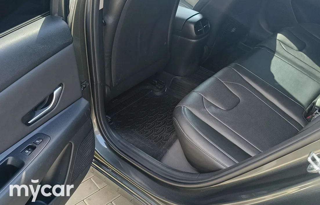 Hyundai Elantra 2023