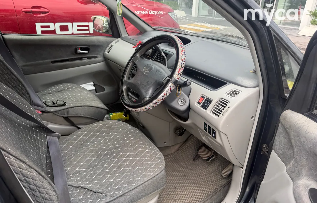Toyota Nadia 1999