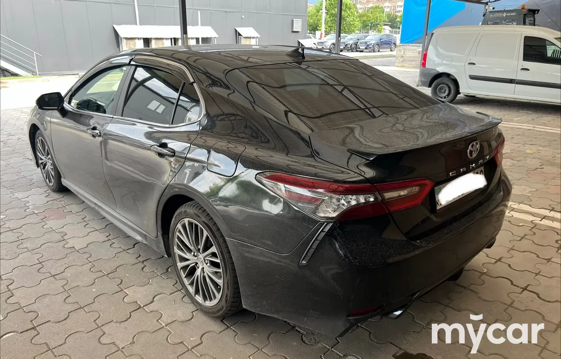Toyota Camry 2019